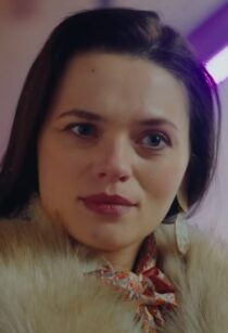 دانلود فیلم کوتاه Rich Girl Buys Homeless Man 2023388207-1562582420